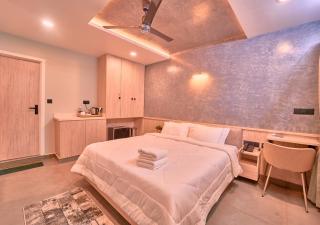 Kayal Cove Premium Pool Resort & Houseboats Alleppey By VOYE HOMES - 1