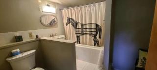 Spacious Bed and Breakfast Suite on Horse Farm for Unique Getaway in Oak Harbor, Washington - Maple Grove Beach - 3