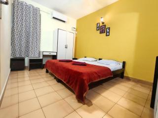 Spacious 2bhk kitchen, Wi-Fi, AC, near Candolim beach goa - 2