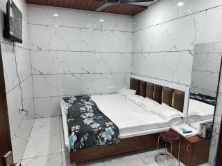 Hotel DIVYA DARSHAN - 0