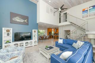 Points Hideaway - Beautiful Home wStunning SunsetWater Views on Bean Point Pool Bar Foosball - 4