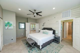 Points Hideaway - Beautiful Home wStunning SunsetWater Views on Bean Point Pool Bar Foosball - 3