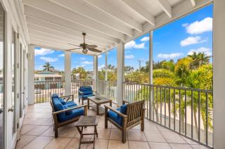 Points Hideaway - Beautiful Home wStunning SunsetWater Views on Bean Point Pool Bar Foosball - 2