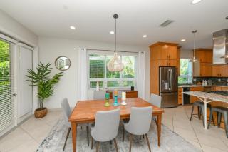 Points Hideaway - Beautiful Home wStunning SunsetWater Views on Bean Point Pool Bar Foosball - 1