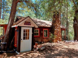 Historic Holiday Redwood Cabin in Palomar Mountain, California - 4