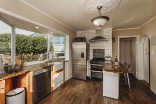 Central One Fifty Five - character home near CBD - 9