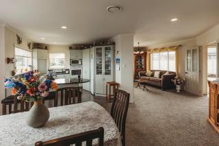 Stay At Saddle Row - 3BR home with outdoor patio - 6