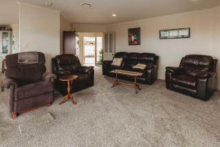Stay At Saddle Row - 3BR home with outdoor patio - 3