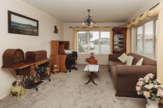Stay At Saddle Row - 3BR home with outdoor patio - 1