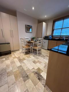 Spacious Flat in Parsons Green - 9