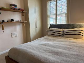 Spacious Flat in Parsons Green - 8