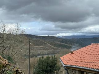 Casa con parra de uva y paz - 9