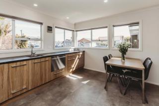 Love It On Lemon - modern townhouse near CBD - 8