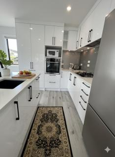 Modern Family Home in Tawa - Wellington - 6