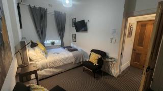 Magpie and Stump Hotel 'Nest Accommodation' - 4