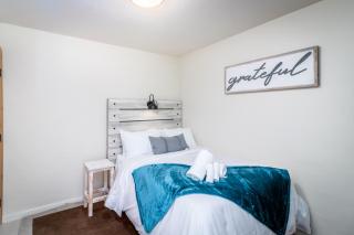 Pickleball in Paradise- 6 bedrooms pool spa arcade putting green sportspickleballvolleyball - 9