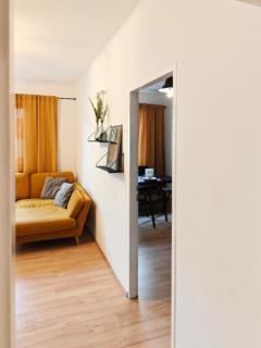 Metro-station to opera 1 min away - 2