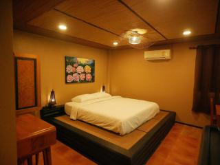 Big Elk Steak House - HomeStay - 8