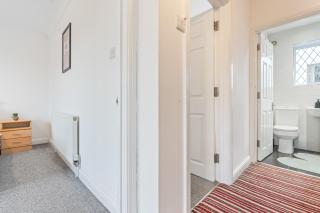 Awesome Coventry Home for Business Contractors and Suitable for families with Free Parking 14mins from NEC - 3