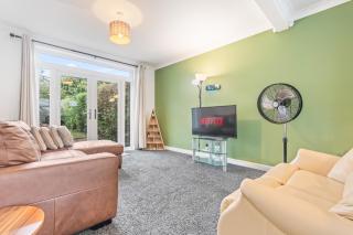 Awesome Coventry Home for Business Contractors and Suitable for families with Free Parking 14mins from NEC - 0