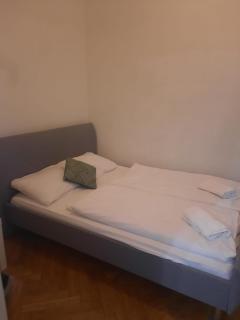 Stylish 2BR, Perfect Location & Well Connected - 7