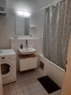 Comfortable 2BR & 1LR Apt in Central Vienna - 2