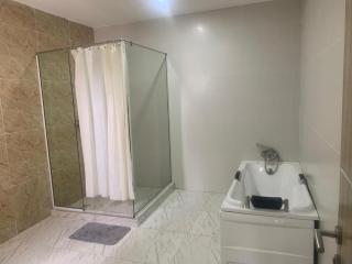 BJ's SHORTLET OGOMBO ROAD - 8