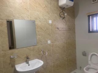 BJ's SHORTLET OGOMBO ROAD - 7