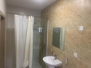 BJ's SHORTLET OGOMBO ROAD - 6