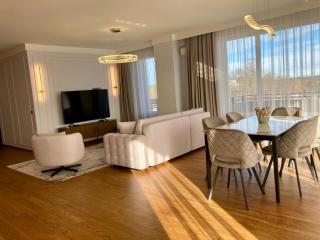 Luxury Oasis in the Heart of the City - 8