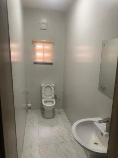 BJ's SHORTLET OGOMBO ROAD - 5