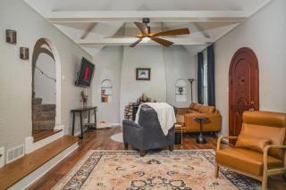 Whimsical Historic Getaway Near Golf Skiing and Wisconsin Southern Lakes - 5