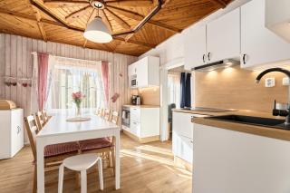 Chalupa pod stromy - 0