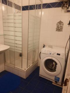 Cozy 1 Bedroom Apartment in Central Location - 4