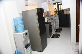 A room with a private bathroom - 5