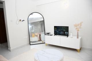 A room with a private bathroom - 4