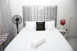 A room with a private bathroom - 2