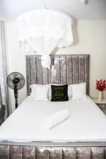 A room with a private bathroom - 1