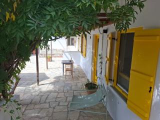 Myrto Yellow Holiday House - 6