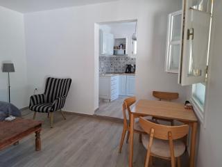 Myrto Yellow Holiday House - 4