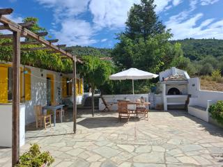 Myrto Yellow Holiday House - 8