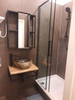 Cozy & Friendly 2BR Apartment Near Attractions - 2