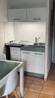 Studio avec Terrasse, Parking et Piscine, proche du Golf de St Donat et du Tennis - 1