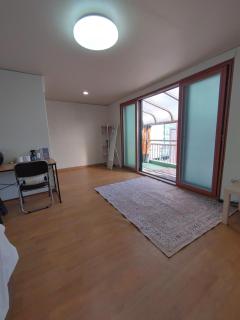 A total of 4 people on one floor of a building close to Incheon Airport that can be used for a short period of time - 5