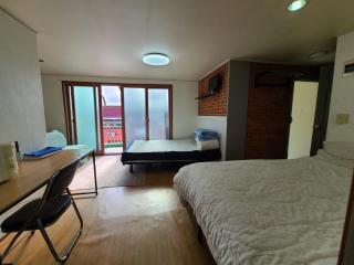 A total of 4 people on one floor of a building close to Incheon Airport that can be used for a short period of time - 3