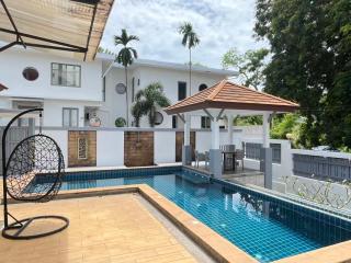 ZJ Garden Pool Villa - 8