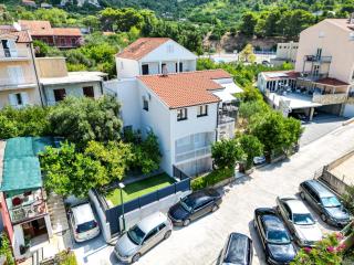 Fly Up Mediterranean Apartments - 6