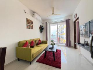 Cozy Pool Resort Near Airport - 0