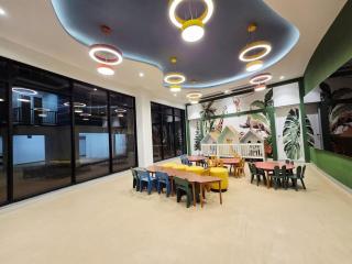 Cozy Pool Resort Near Airport - 6