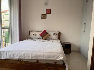 Cozy Pool Resort Near Airport - 2